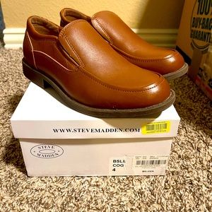 Steve Madden Boys Size 4 dress shoes